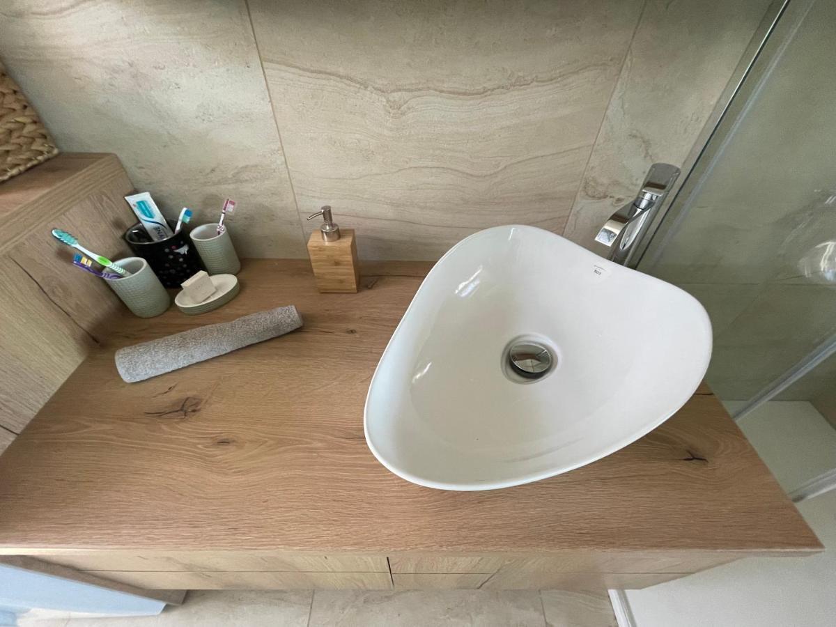 Fenyves Beach Apartman Delux Balatonfenyves Eksteriør billede